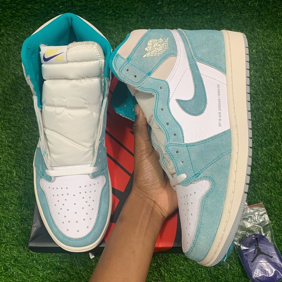 2019 Air Jordan 1 Retro High OG “Turbo Green” - Picture 6 of 16